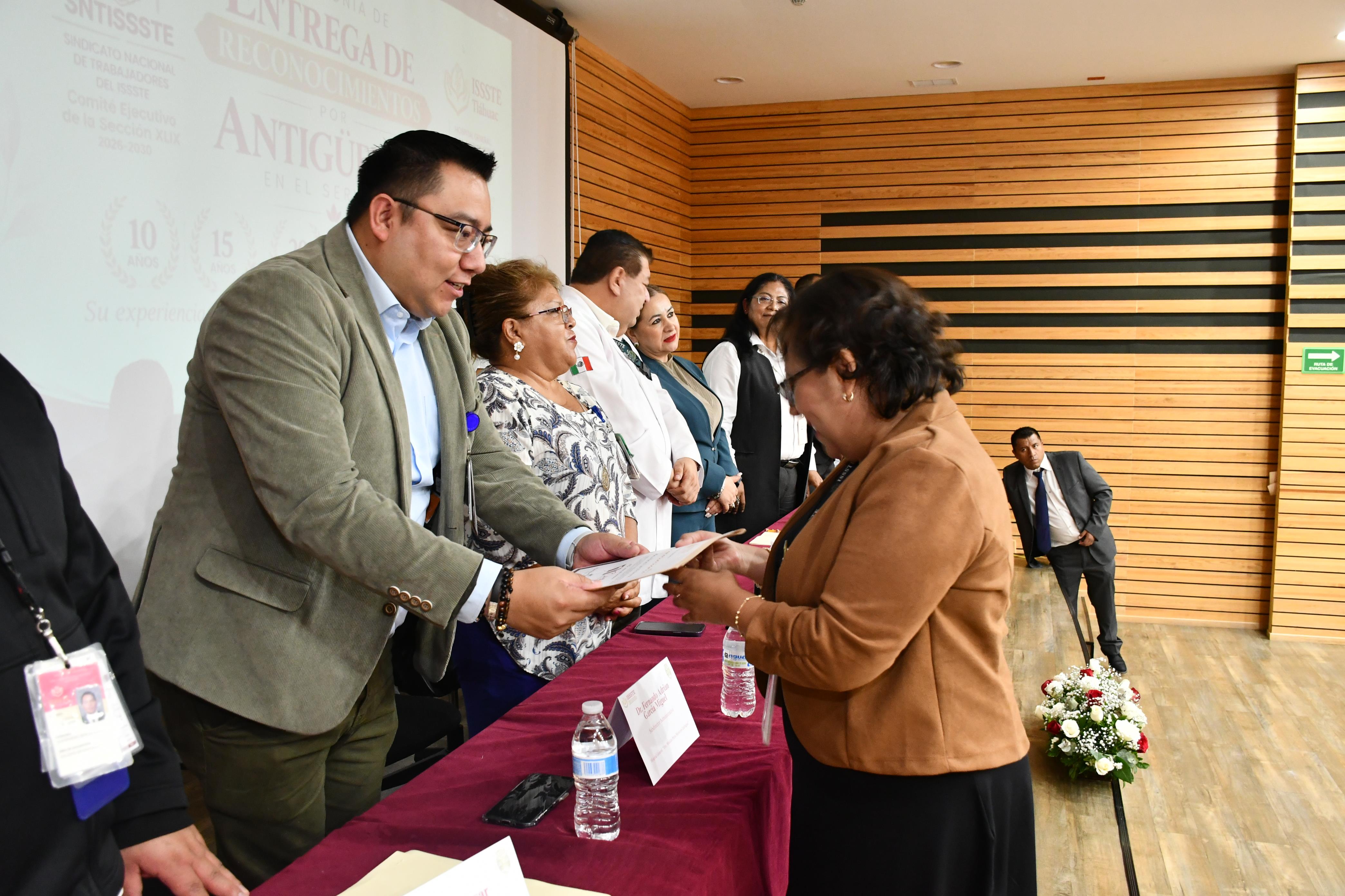 Entrega de Reconocimientos por Años de Servicio en el HG "Dra. Matilde Petra Montoya Lafragua" 